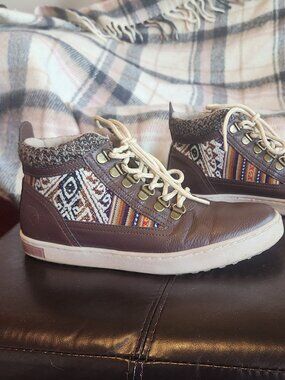 Women's size 9 Inkkas Vegan Camping boots